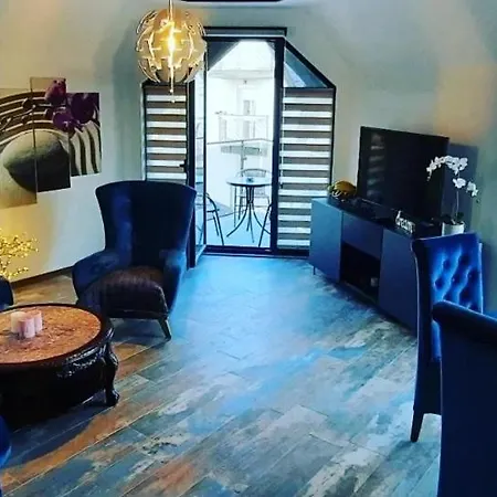 Seven Diamonds Apartment *