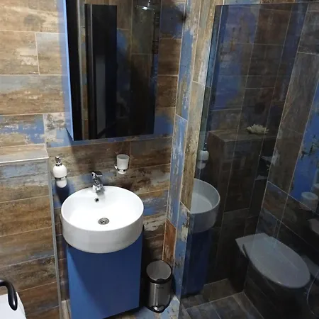 Seven Diamonds Apartment